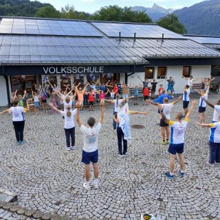 Loading...
